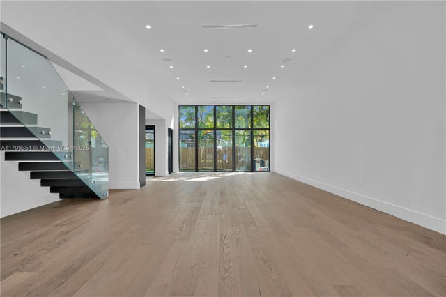 3 of 42 - 30 Ne 50th St, Miami, FL