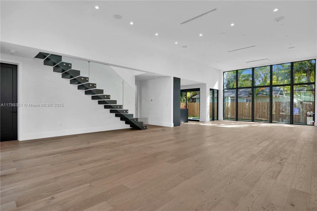 4 of 42 - 30 Ne 50th St, Miami, FL