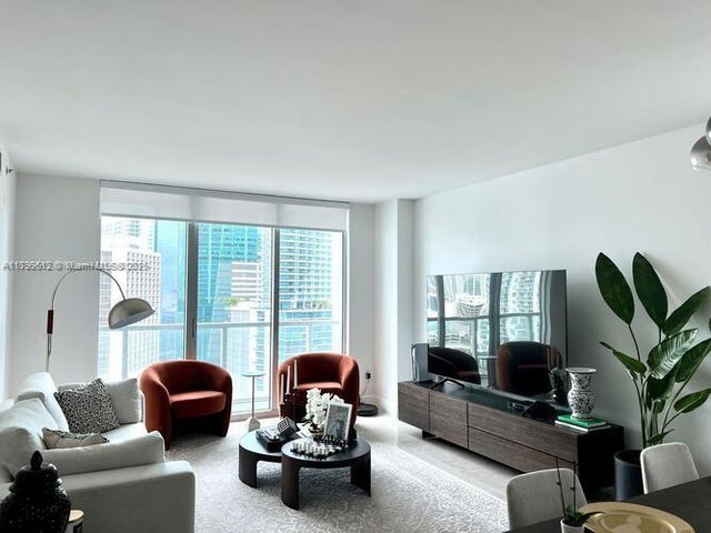 3 of 15 - 500 Brickell Ave 1907, Miami, FL