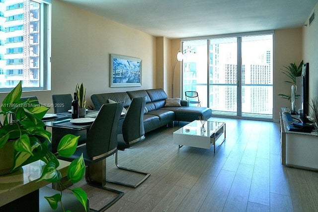 4 of 15 - 500 Brickell Ave 1907, Miami, FL
