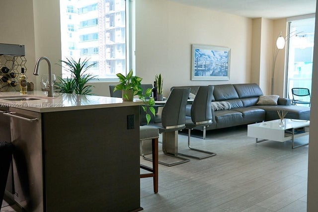 5 of 15 - 500 Brickell Ave 1907, Miami, FL