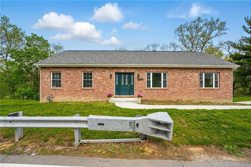 958 Cliff Mine Road, North Fayette