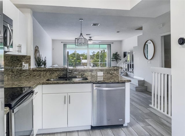 4 of 29 - 1409 Nw 126th Way, Sunrise, FL