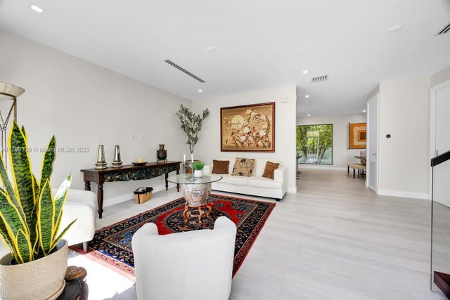 5 of 30 - 3224 Elizabeth St, Miami, FL