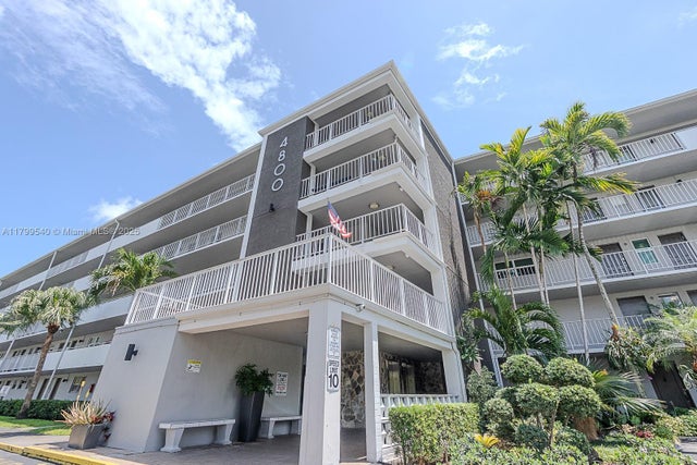 1 of 42 - 4800 Hillcrest Ln 311, Hollywood, FL