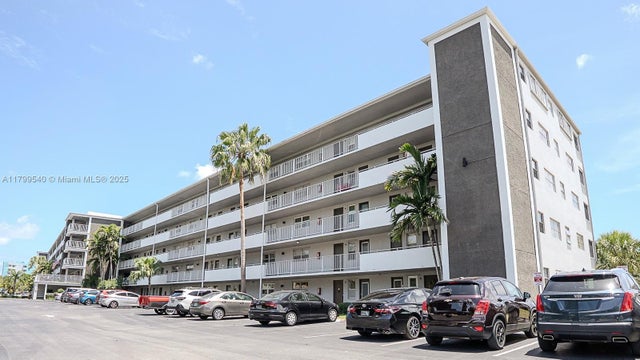 3 of 42 - 4800 Hillcrest Ln 311, Hollywood, FL