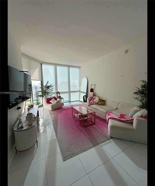 2 of 31 - 851 Ne 1st Ave 2208, Miami, FL