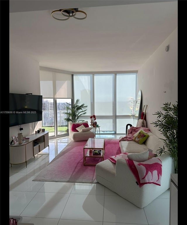 3 of 31 - 851 Ne 1st Ave 2208, Miami, FL