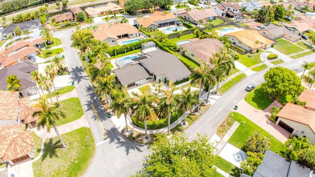 1 of 40 - 7345 N Oakmont Dr, Hialeah, FL