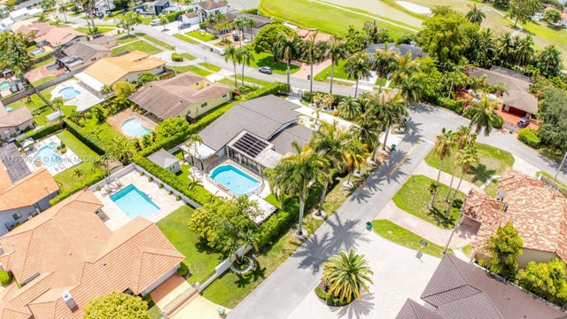 3 of 40 - 7345 N Oakmont Dr, Hialeah, FL