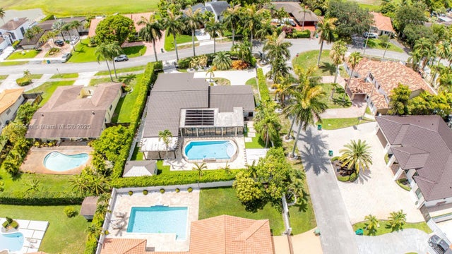 4 of 40 - 7345 N Oakmont Dr, Hialeah, FL
