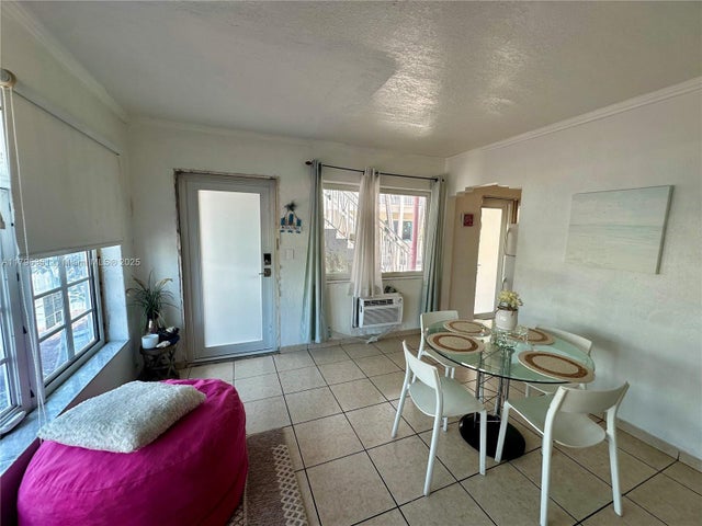 4 of 30 - 7435 Harding Ave 101, Miami Beach, FL