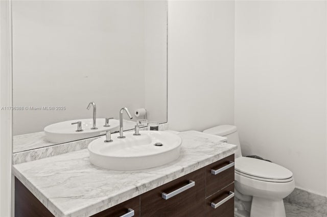 4 of 45 - 244 Biscayne Blvd 645, Miami, FL