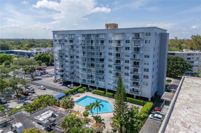 2 of 38 - 1470 Ne 125th Ter Ph9, North Miami, FL