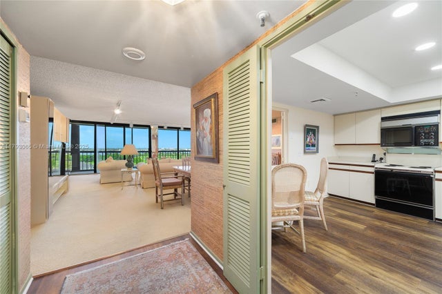 4 of 44 - 2450 Presidential Way 1607, West Palm Beach, FL