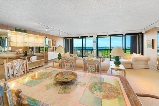 5 of 44 - 2450 Presidential Way 1607, West Palm Beach, FL