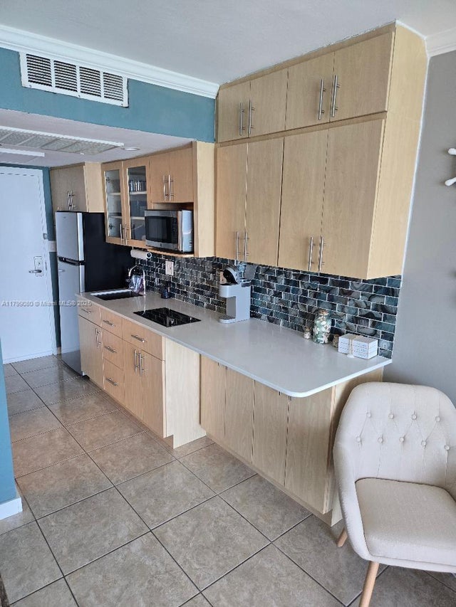 3 of 7 - 19201 Collins Ave 712, Sunny Isles Beach, FL