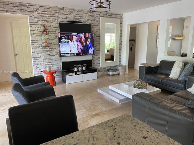 5 of 34 - 1103 Washington St, Hollywood, FL