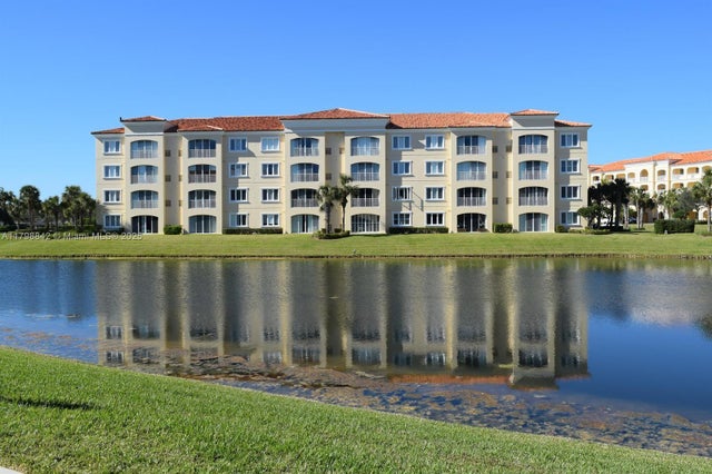 1 of 37 - 37 E Harbour Isle Dr E 206, Fort Pierce, FL
