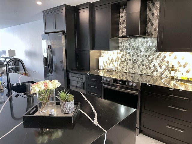 3 of 23 - 313 Lake Cir 111, North Palm Beach, FL