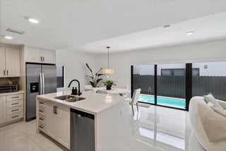 Photo of Listing #A11800160