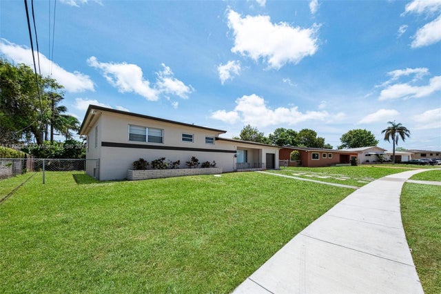 4 of 53 - 710 Nw 187th Dr, Miami Gardens, FL