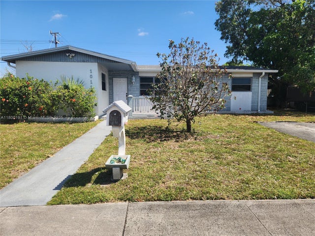 1 of 5 - 1011 Ne 196th St, Miami, FL