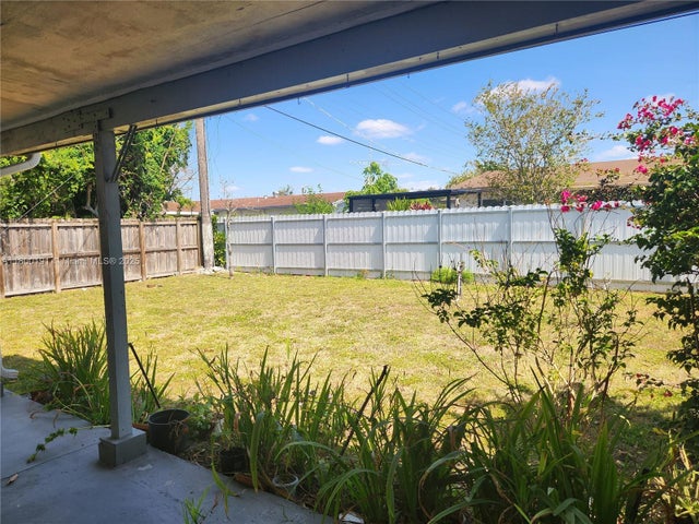 5 of 5 - 1011 Ne 196th St, Miami, FL