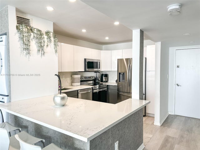 4 of 40 - 3731 N Country Club Dr 2228, Aventura, FL