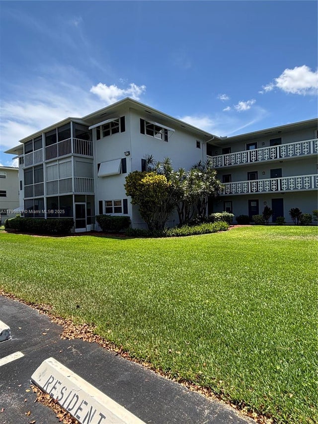 2 of 49 - 940 Hillcrest Ct 112, Hollywood, FL