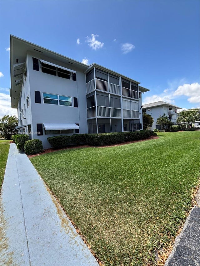 3 of 49 - 940 Hillcrest Ct 112, Hollywood, FL