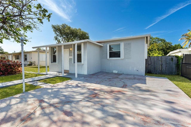 2 of 30 - 2459 Funston St, Hollywood, FL