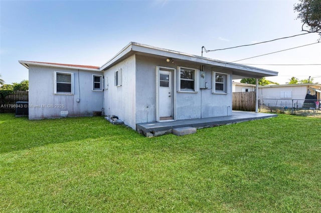 4 of 30 - 2459 Funston St, Hollywood, FL
