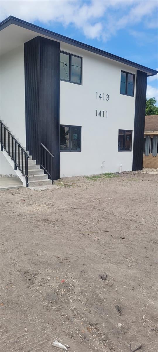 1 of 4 - 1411 Nw 40th St, Miami, FL