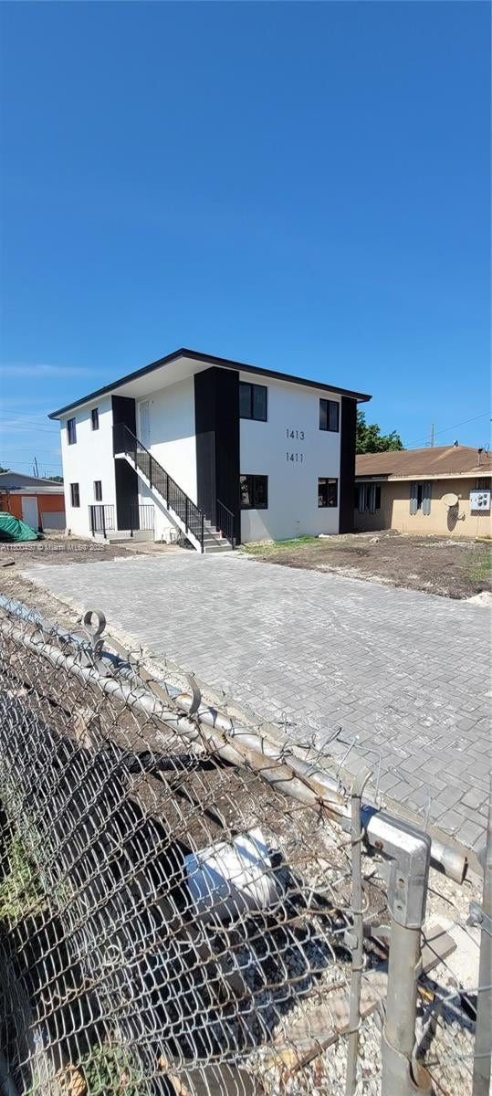 2 of 4 - 1411 Nw 40th St, Miami, FL