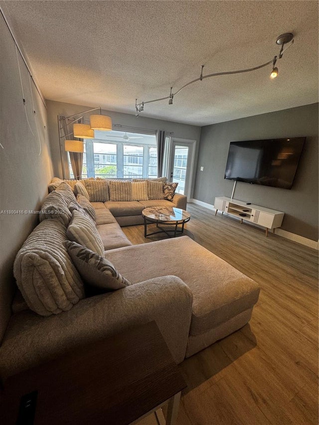 2 of 33 - 1000 Sw 12th St 301, Fort Lauderdale, FL