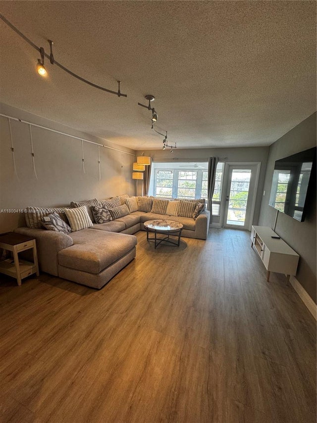 3 of 33 - 1000 Sw 12th St 301, Fort Lauderdale, FL