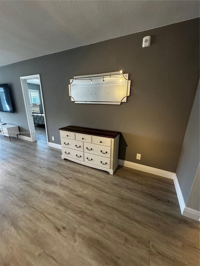 4 of 33 - 1000 Sw 12th St 301, Fort Lauderdale, FL