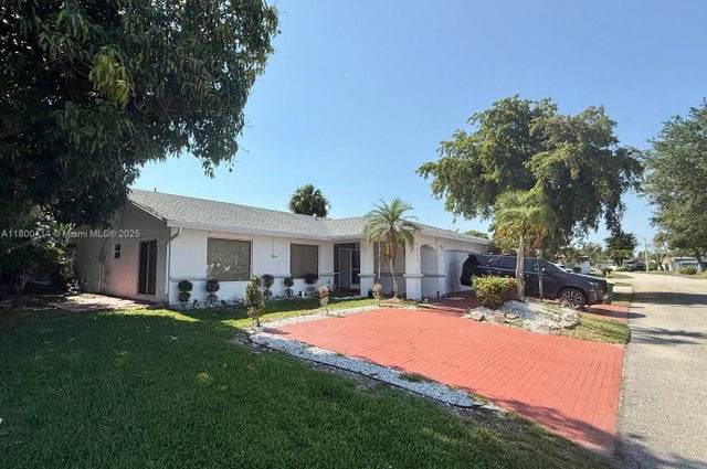 1 of 37 - 4909 Bayberry Ln, Tamarac, FL