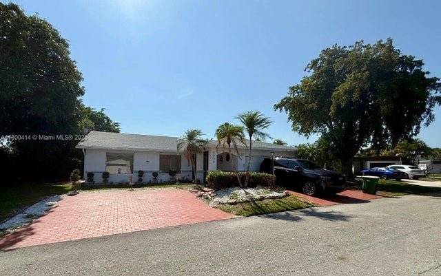 2 of 37 - 4909 Bayberry Ln, Tamarac, FL