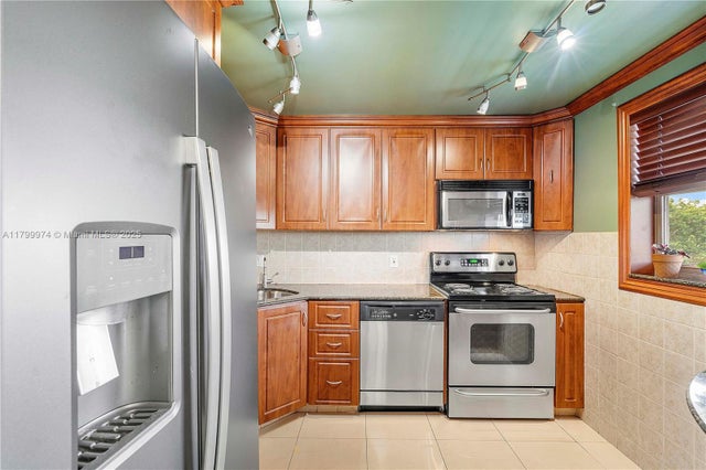 4 of 44 - 4800 Hillcrest Ln 503, Hollywood, FL