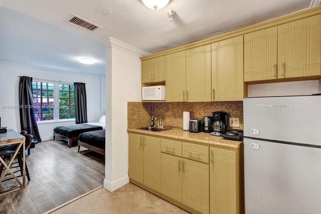 5 of 12 - 530 Ocean Dr 103, Miami Beach, FL