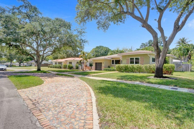 2 of 37 - 825 Ne 98th St, Miami Shores, FL