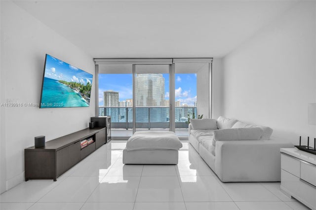 1 of 26 - 200 Biscayne Boulevard Way 4012, Miami, FL