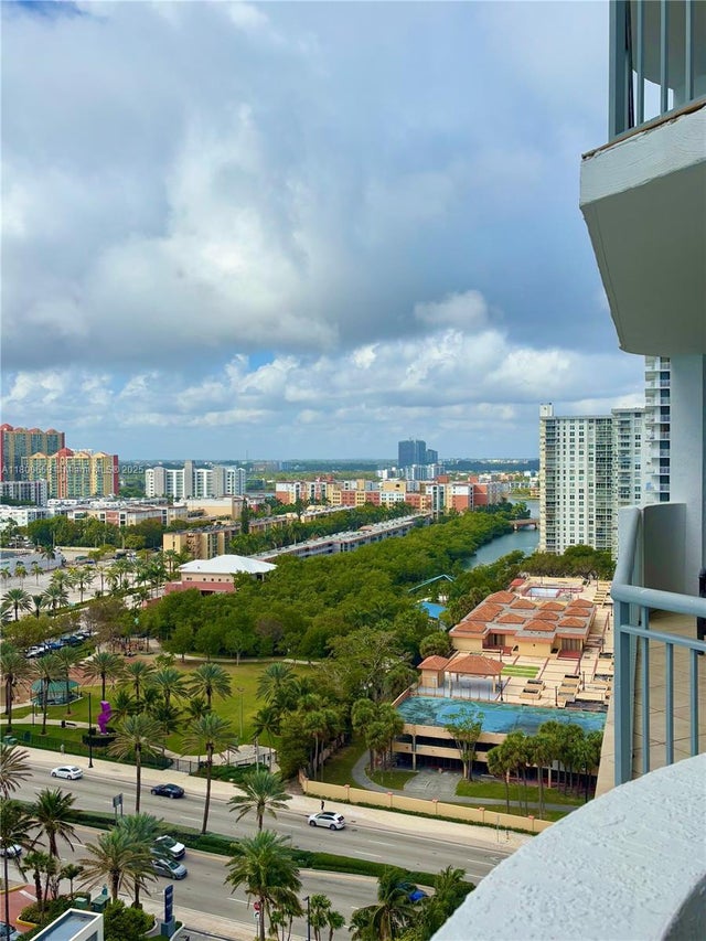 5 of 13 - 17375 Collins Ave 1704, Sunny Isles Beach, FL