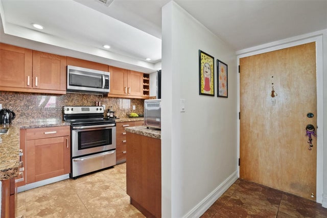 4 of 28 - 7125 Bay Dr 201, Miami Beach, FL