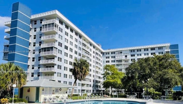2 of 28 - 4200 Hillcrest Dr 1017, Hollywood, FL