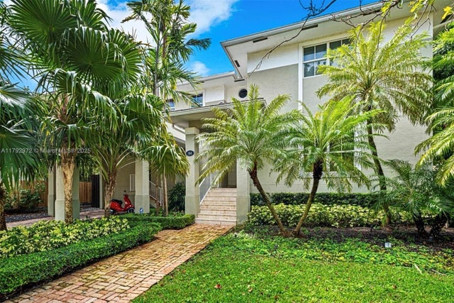 1 of 36 - 164 W Mashta Dr, Key Biscayne, FL