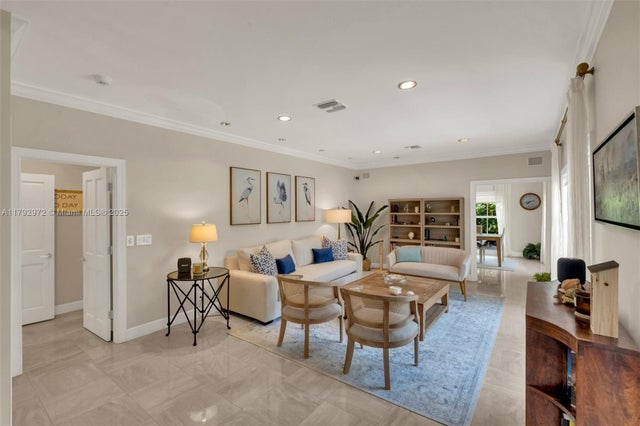 3 of 36 - 164 W Mashta Dr, Key Biscayne, FL