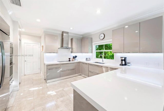 5 of 36 - 164 W Mashta Dr, Key Biscayne, FL